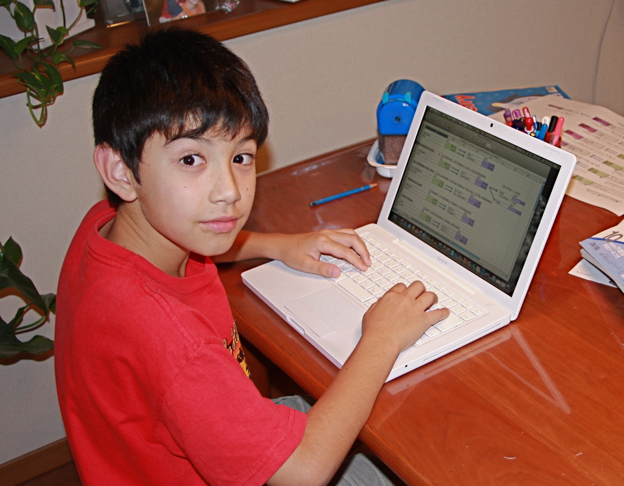 boy_using_computer